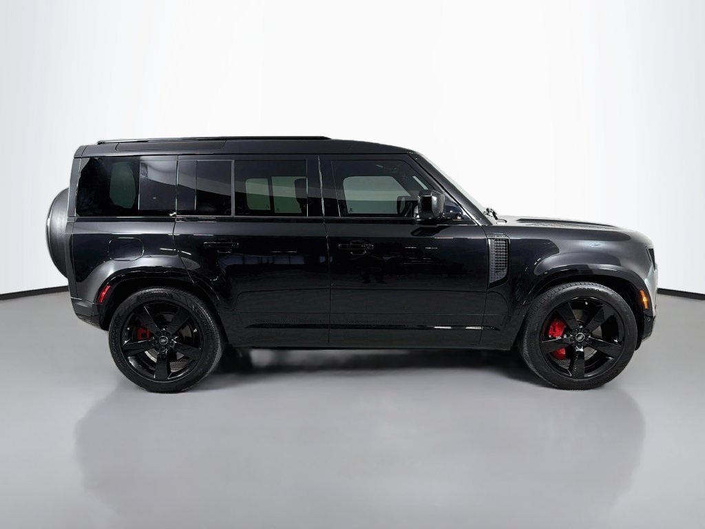 Certified Used 2023 Black Land Rover X-Dynamic SE image 4