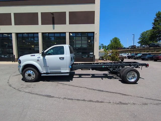 New 2026 Bright White Clear-Coat Exterior Paint RAM Tradesman image 2