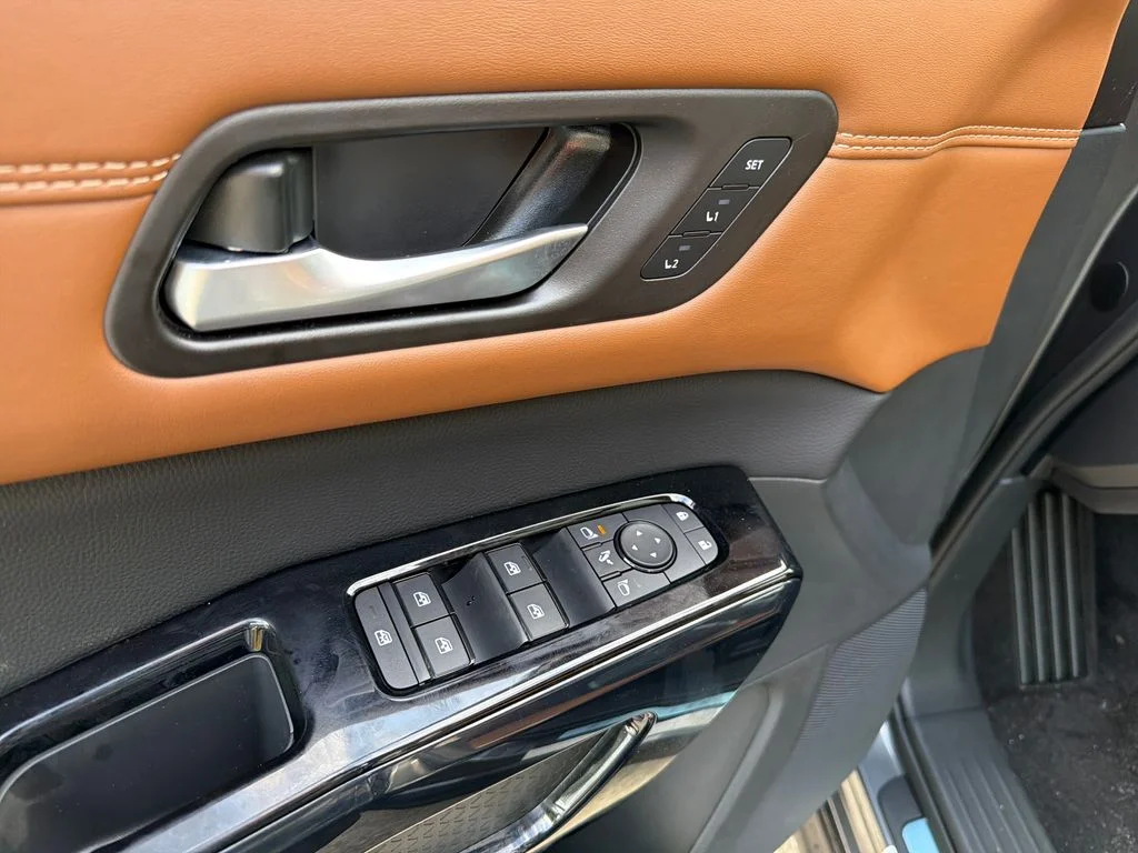 New 2026 Gray Nissan Platinum image 19