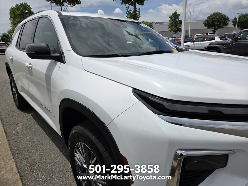 Used 2025 Summit White CHEVROLET LT image 4