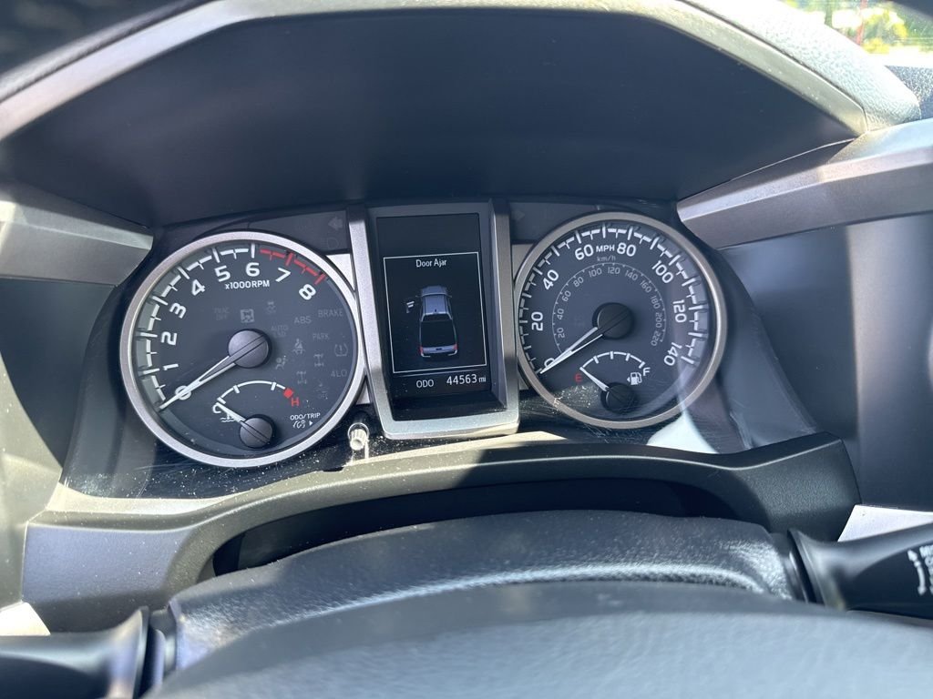 Used 2022 Blue Crush Metallic Toyota SR5 image 5