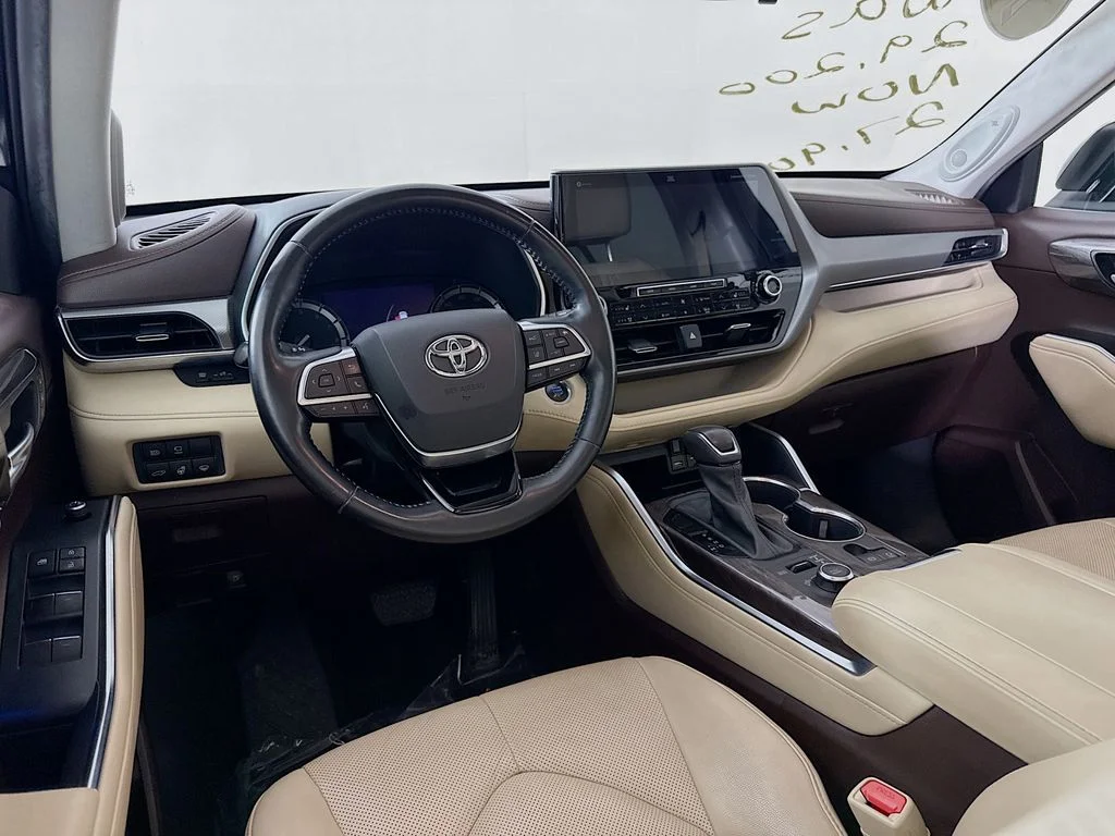 Used 2021 Black Toyota Platinum image 23