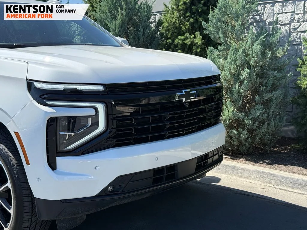 Used 2025 White Chevrolet RST image 11
