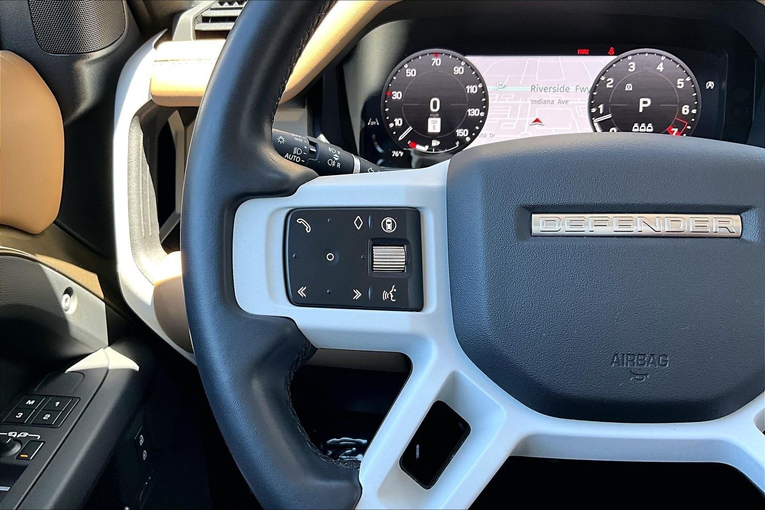 Used 2025  Land Rover S image 17