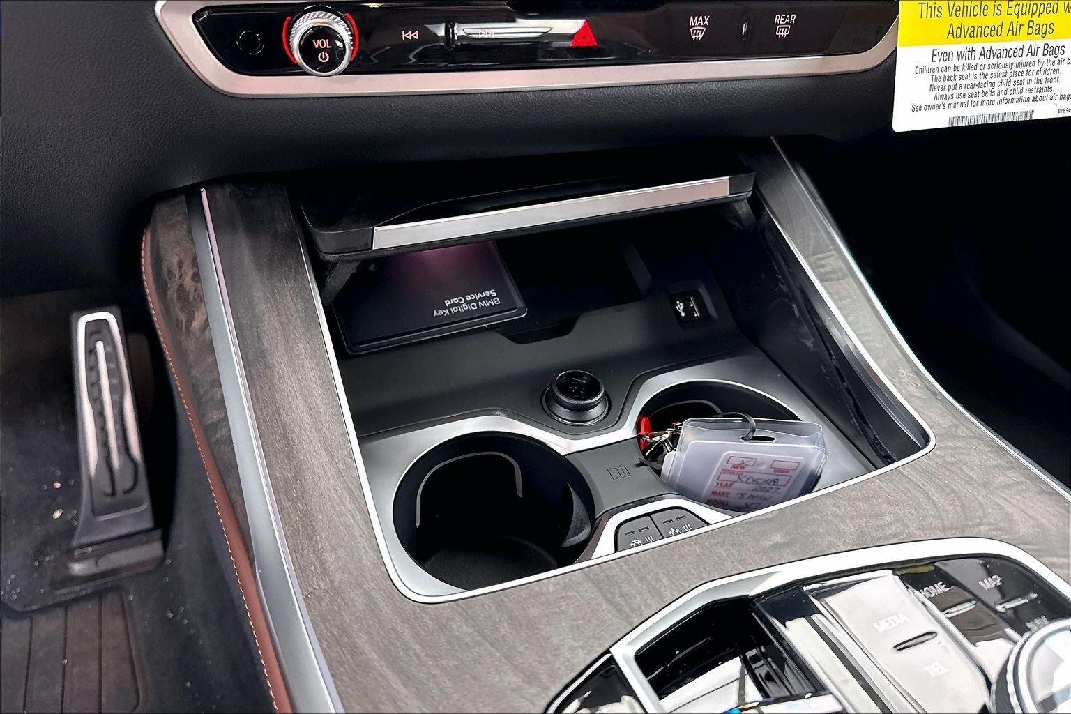 New 2027 Skyscraper Grey Metallic BMW M60i image 21