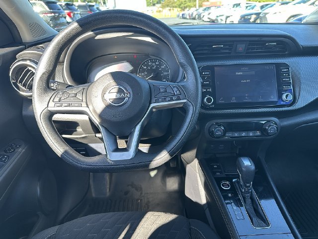 Used 2022 Red Nissan SV image 16
