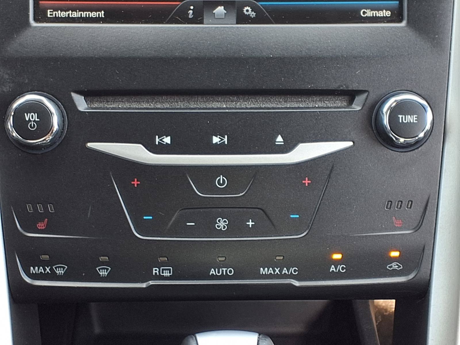 Used 2015 Bronze Fire Metallic Tinted Clearcoat Ford SE image 12