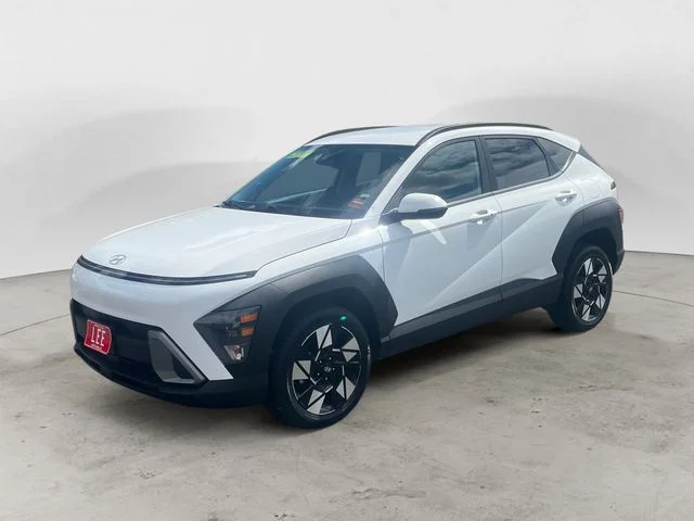 Used 2024 White Hyundai SEL image 1