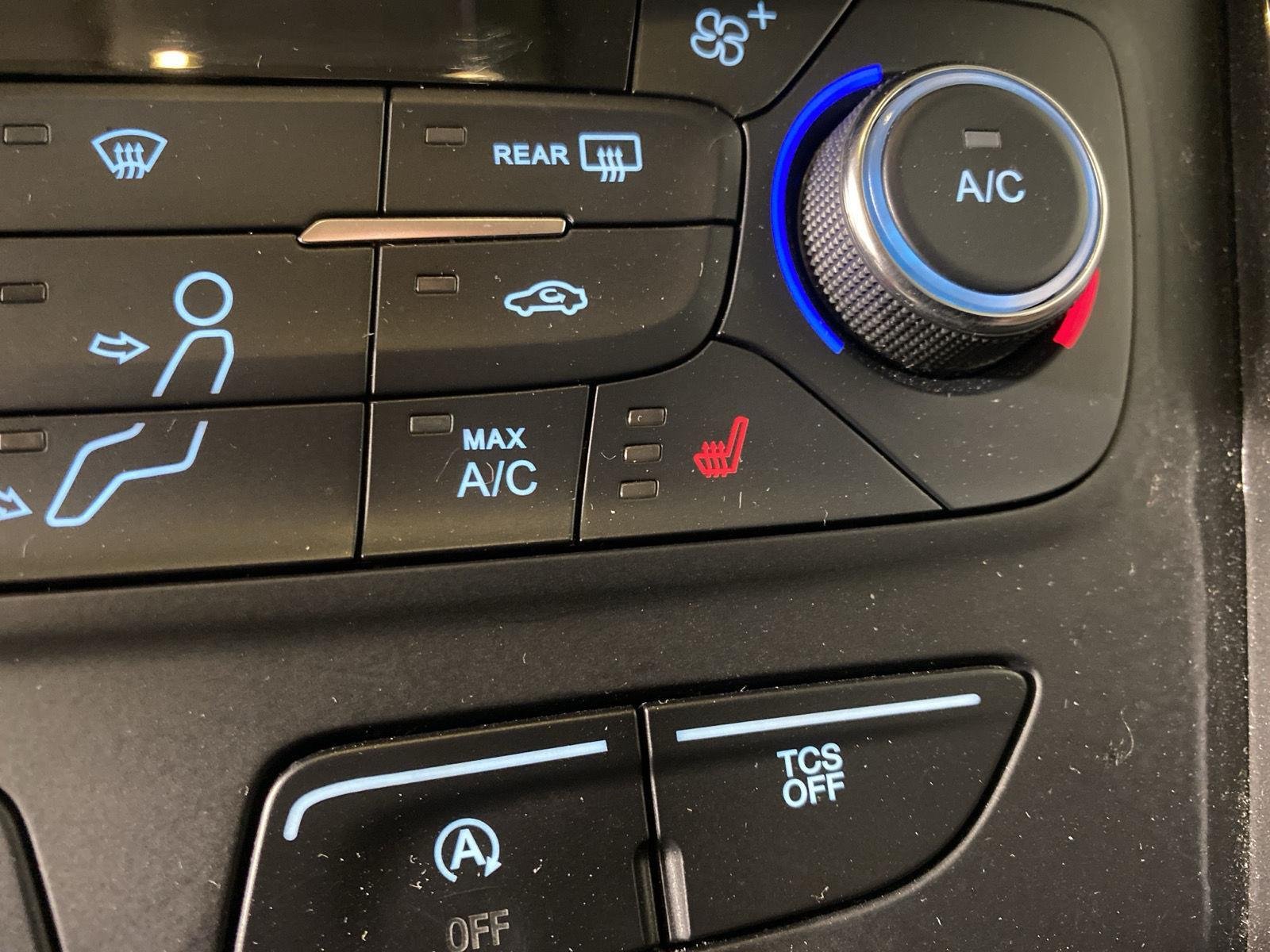 Used 2017 Ruby Red Metallic Tinted Clearcoat Ford SE image 20