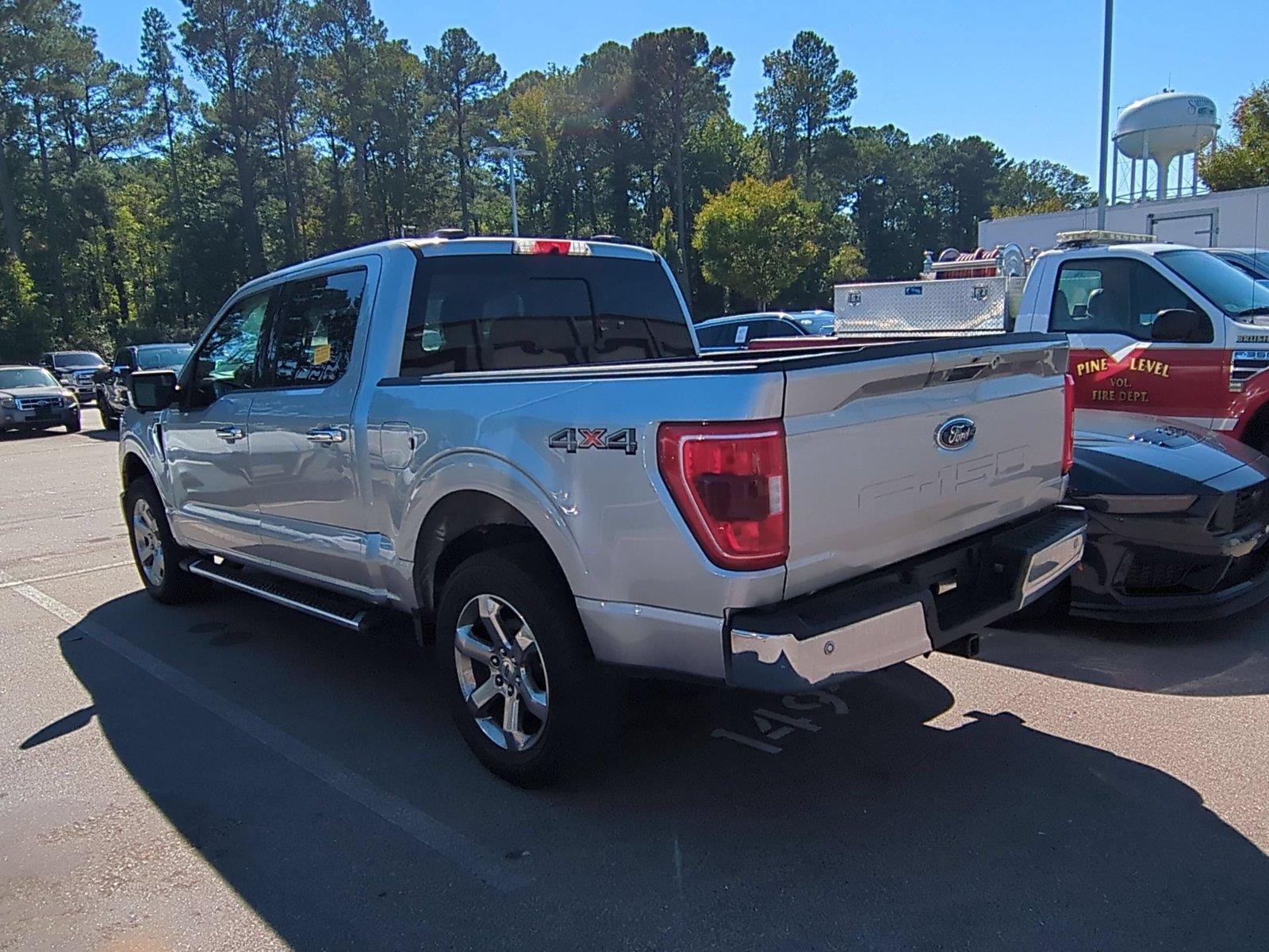 Used 2022 Iconic Silver Ford XLT image 4