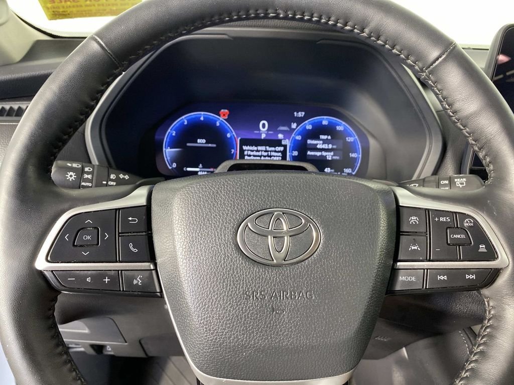 Used 2025 Beige Toyota Platinum image 16