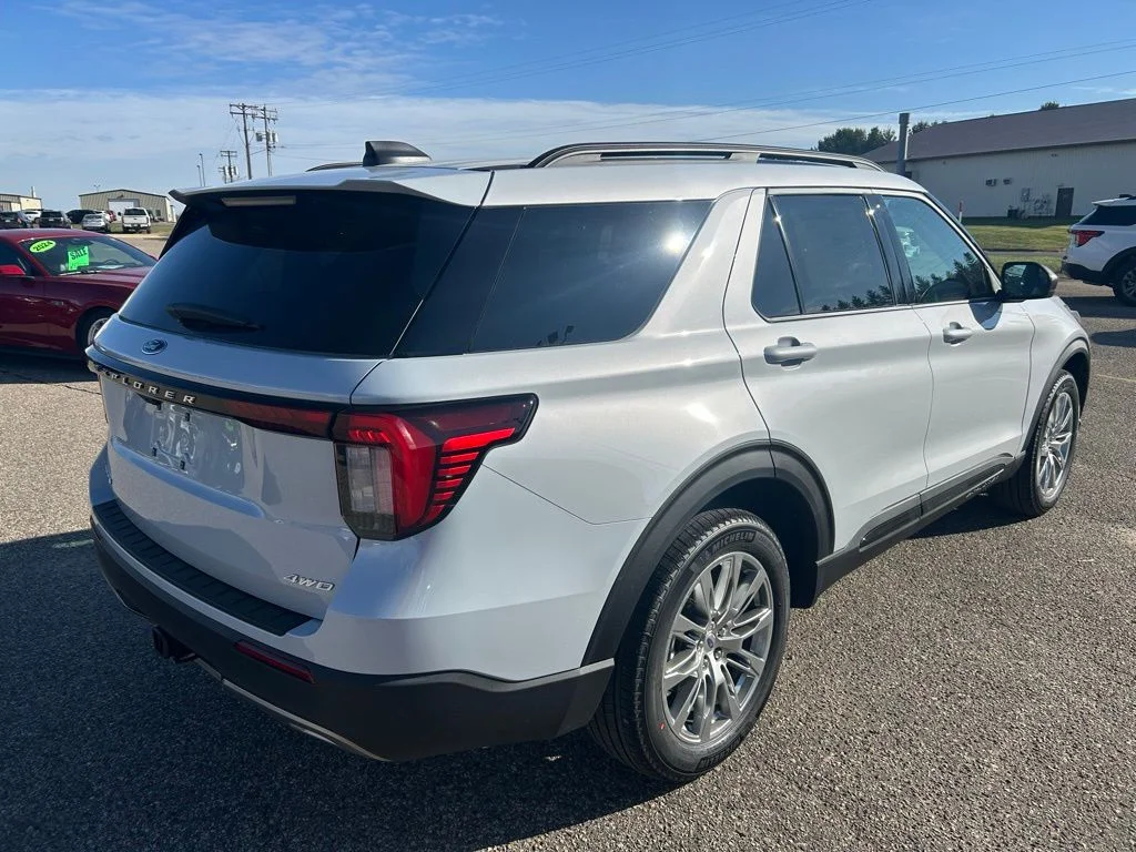 New 2026 Space White Metallic Ford Active image 7