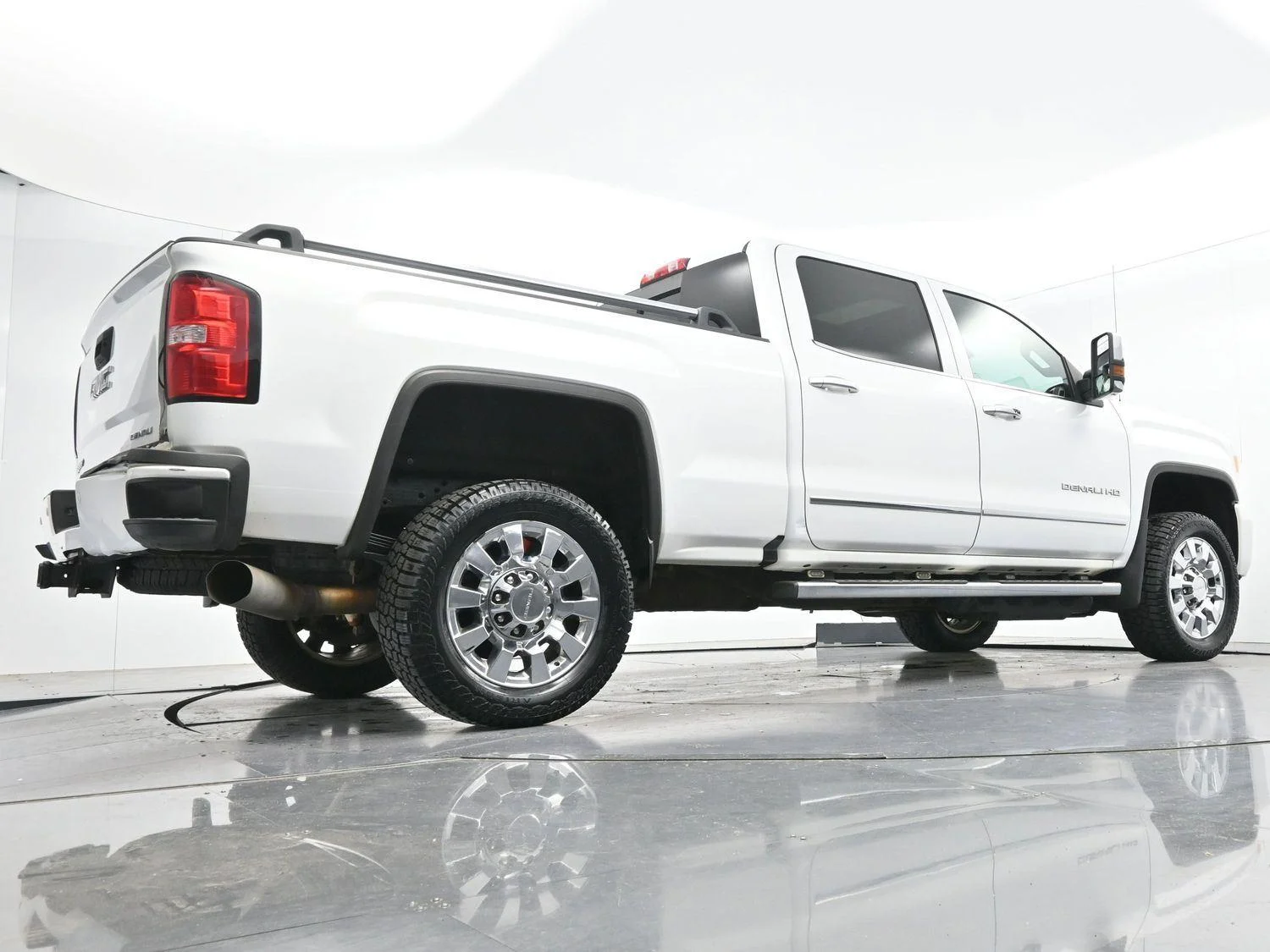 Used 2019 Summit White GMC Denali image 49