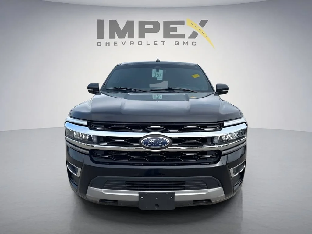 Used 2022  Ford Limited image 8
