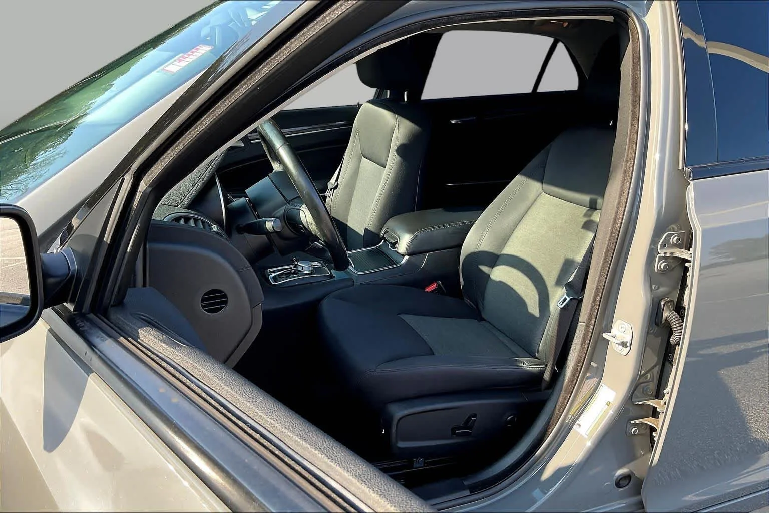 Used 2019 Ceramic Grey Clearcoat Chrysler Touring image 8