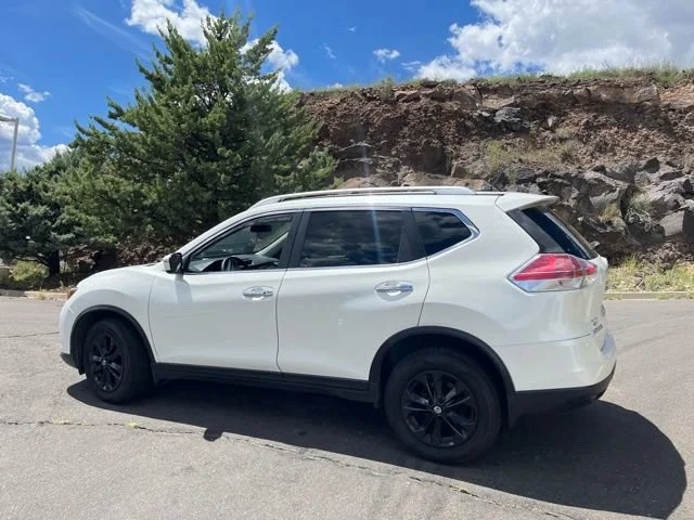 Used 2016 Pearl White Nissan SV image 11