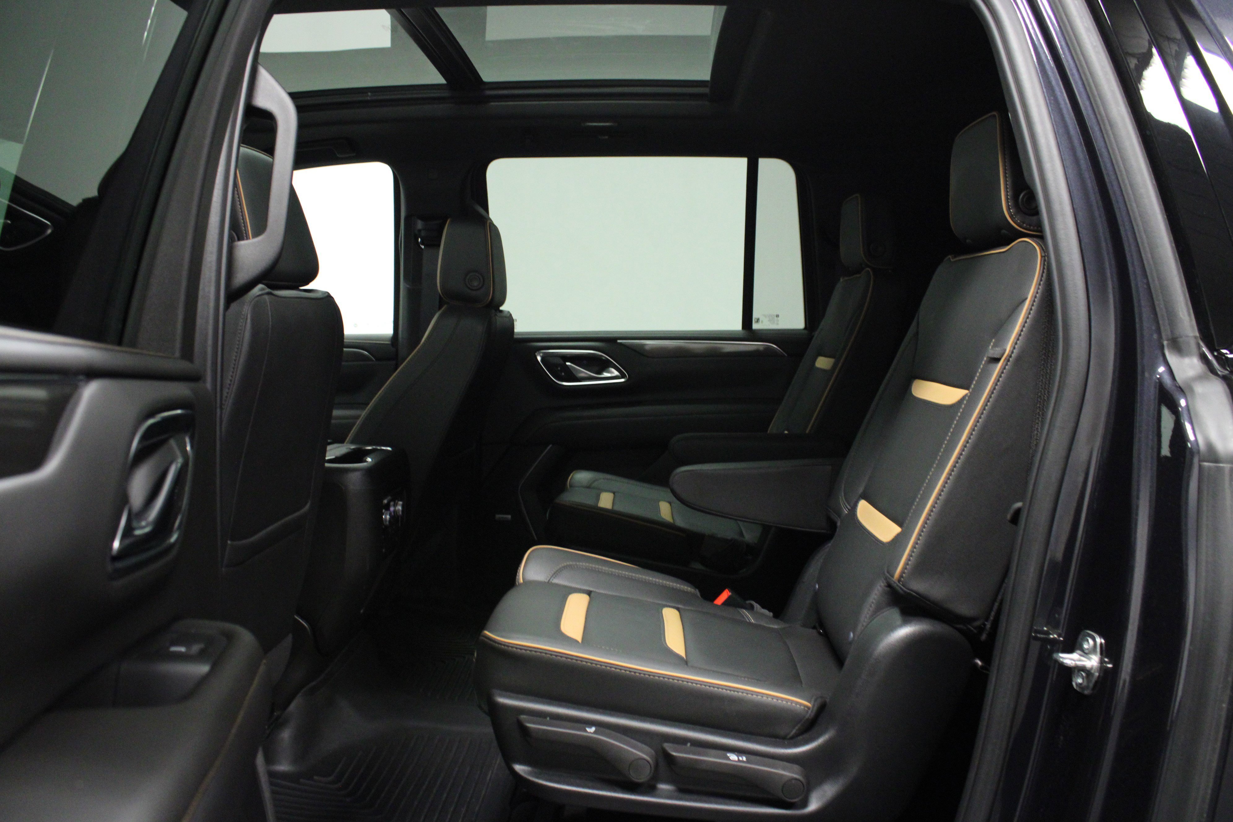Used 2024 Titanium Rush Metallic GMC AT4 image 13
