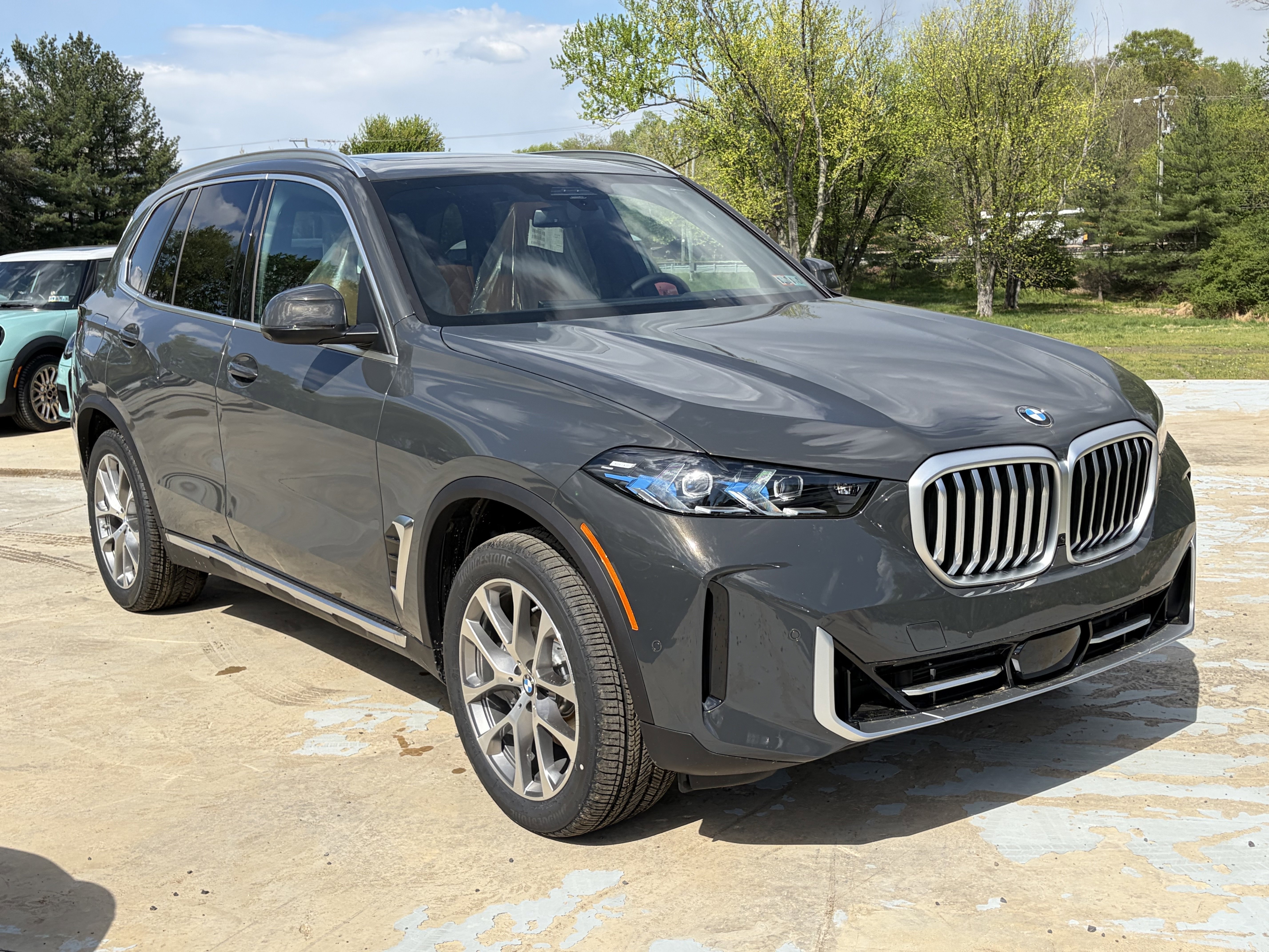 New 2026 Dravit Grey Metallic BMW xDrive40i image 3