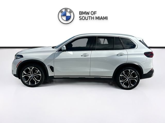 Used 2024 White BMW sDrive40i image 4