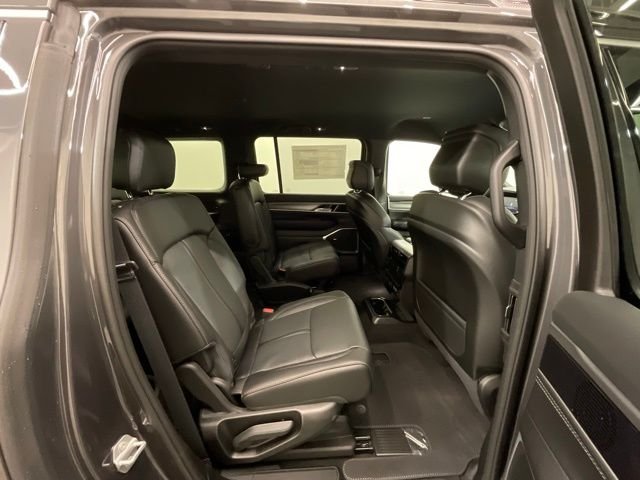New 2026 Baltic-Gray Metallic Clear-Coat Exterior Paint Jeep  image 25