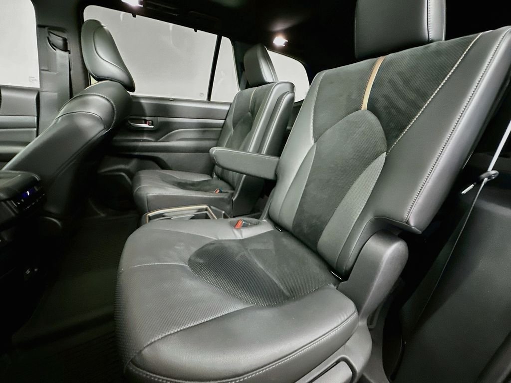 Used 2024 Pearl Toyota MAX Platinum image 27