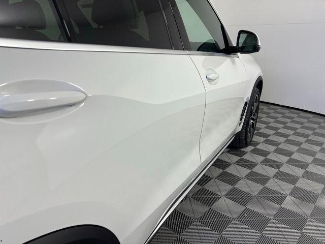 New 2026 White BMW sDrive40i image 9