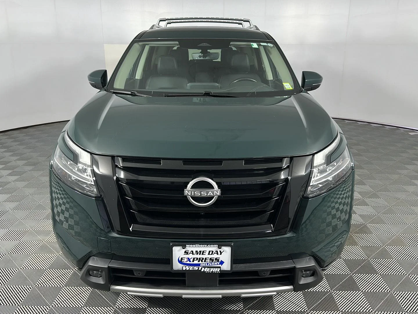 Used 2024 Obsidian Green Pearl Nissan SL image 2