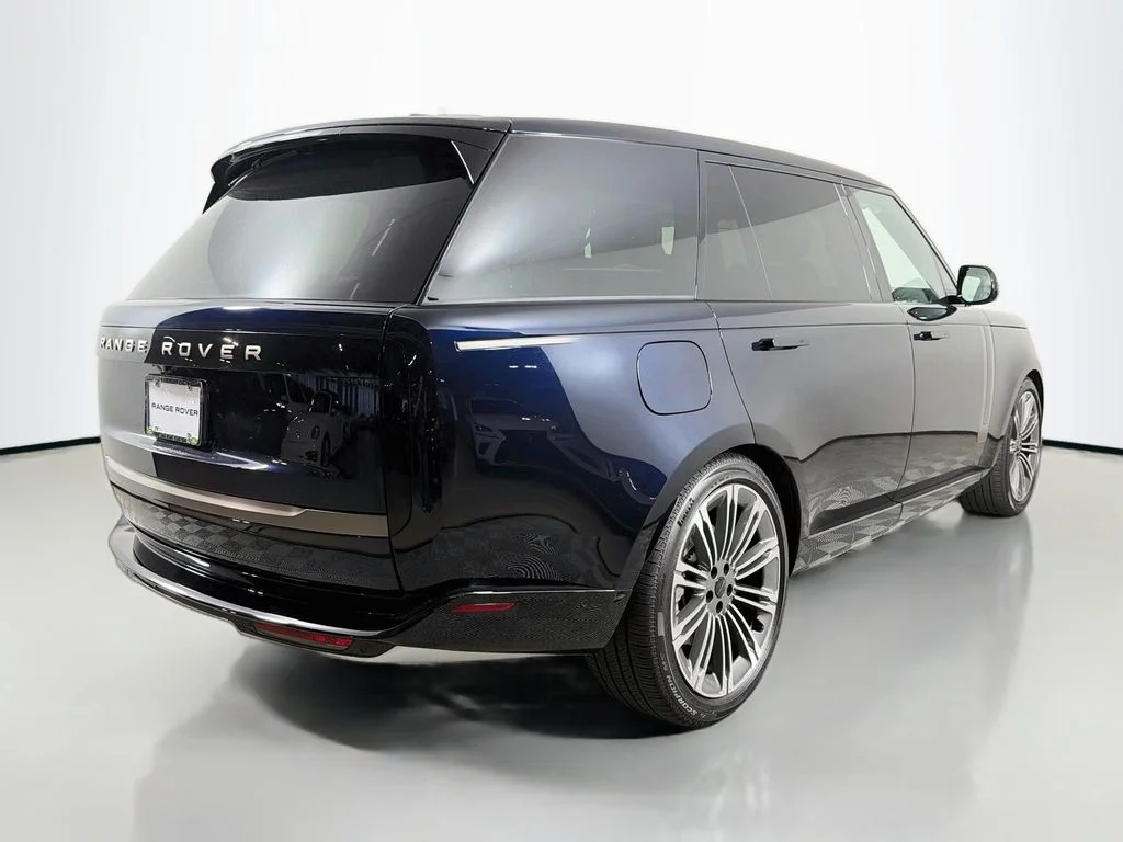 New 2026 Constellation Blue Ultra Metallic Gloss Land Rover SE LWB 7-Seats / V8 image 5
