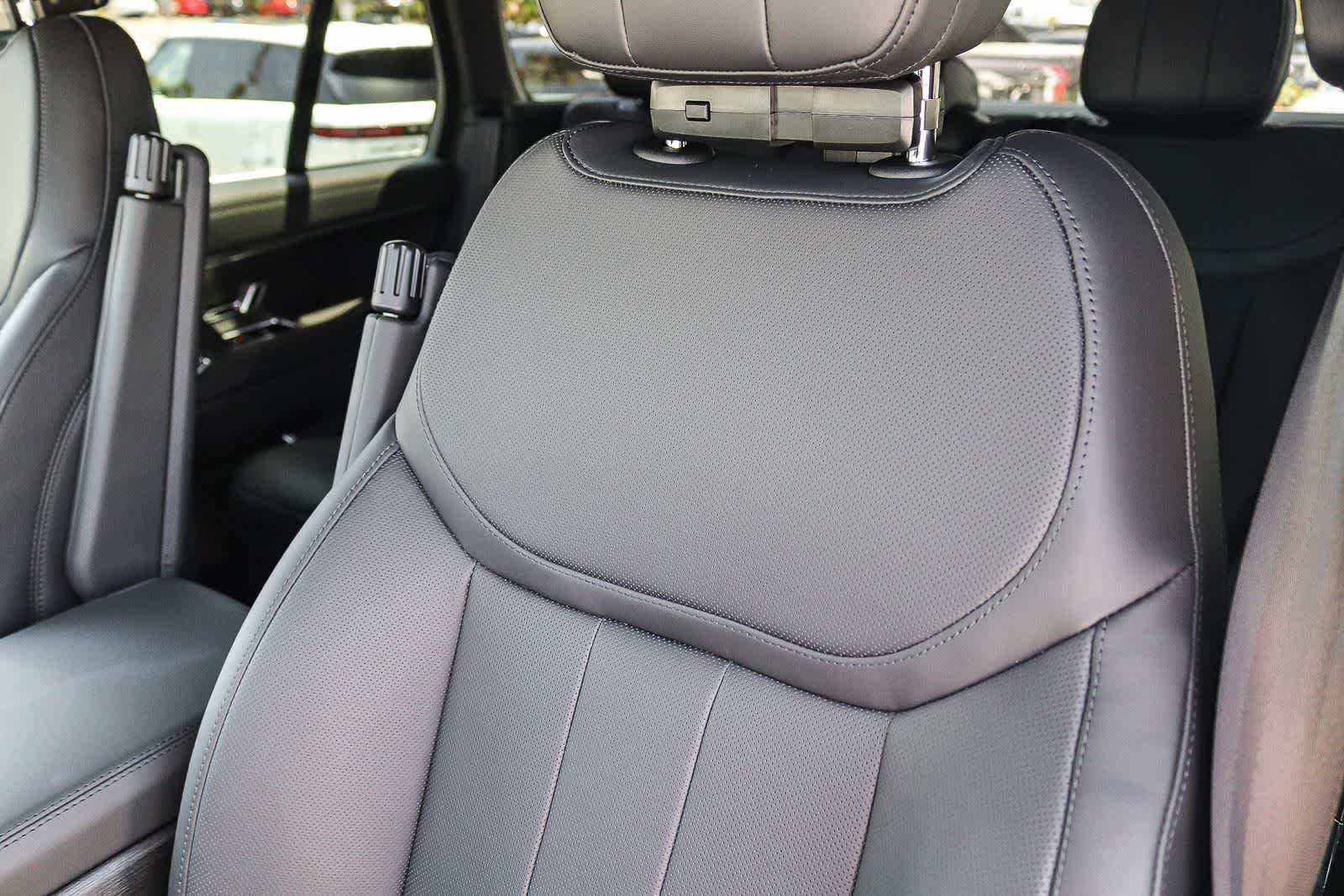 New 2026 Fuji White Land Rover SE image 26