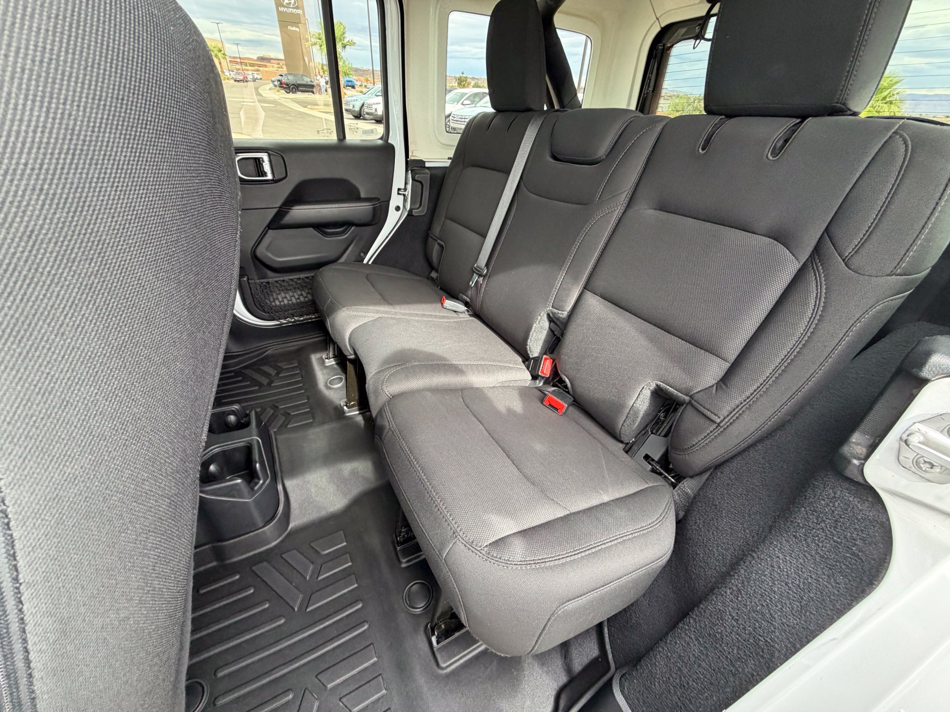 Used 2020 White Jeep Unlimited Sahara image 33