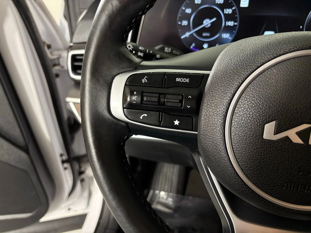 Used 2023 White Kia SX-Prestige image 21