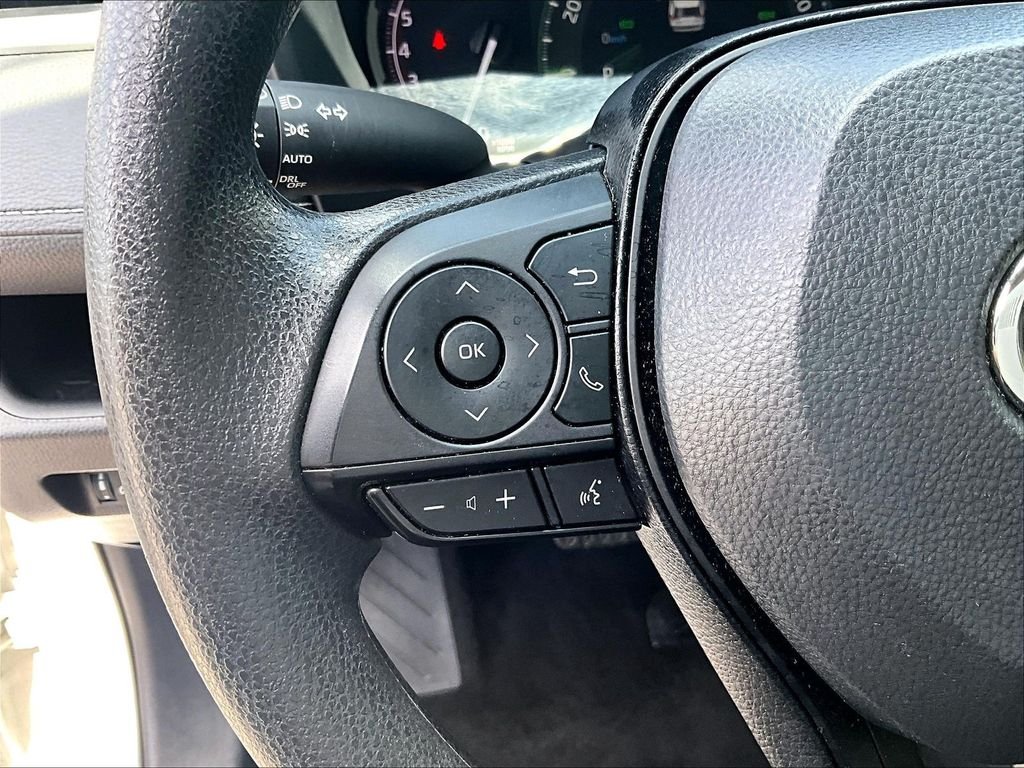 Used 2025 White Toyota XLE image 22