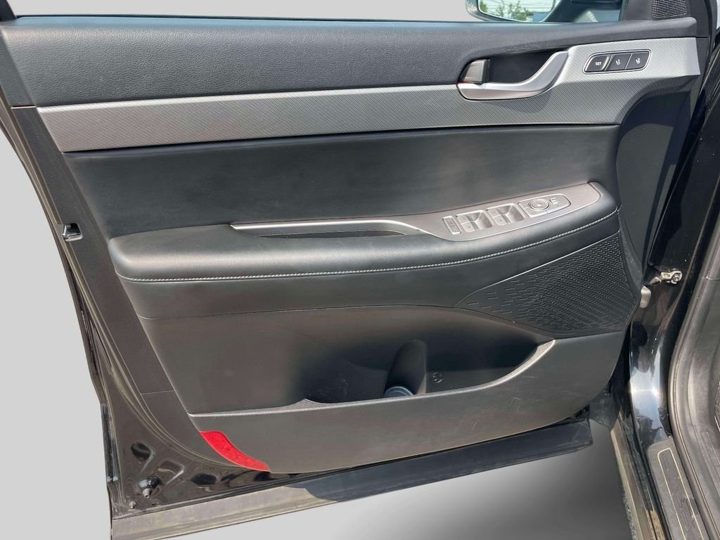 Certified Used 2025 Black Hyundai SEL Premium image 16