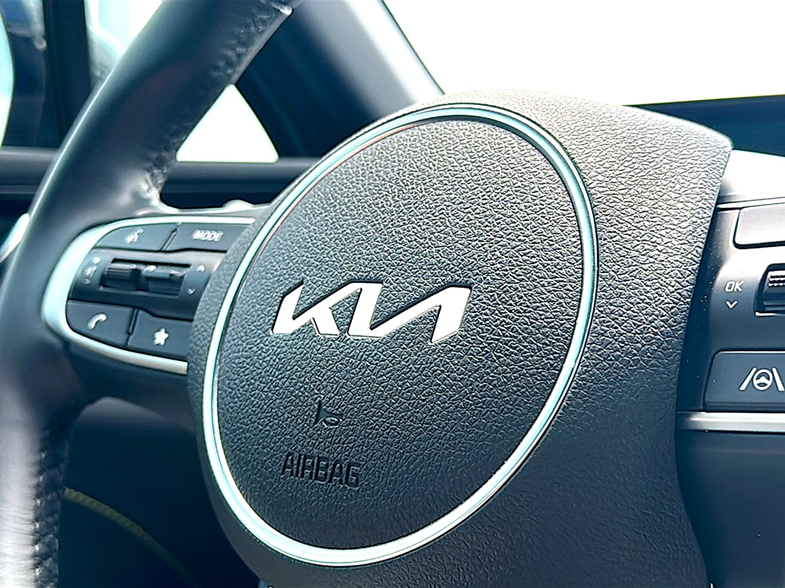 Used 2025 Wolf Gray Kia GT image 31