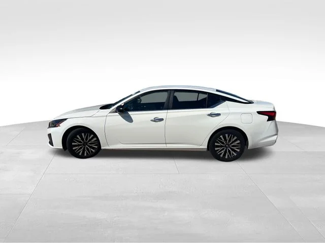 Used 2025 White Nissan 2.5 SV image 3