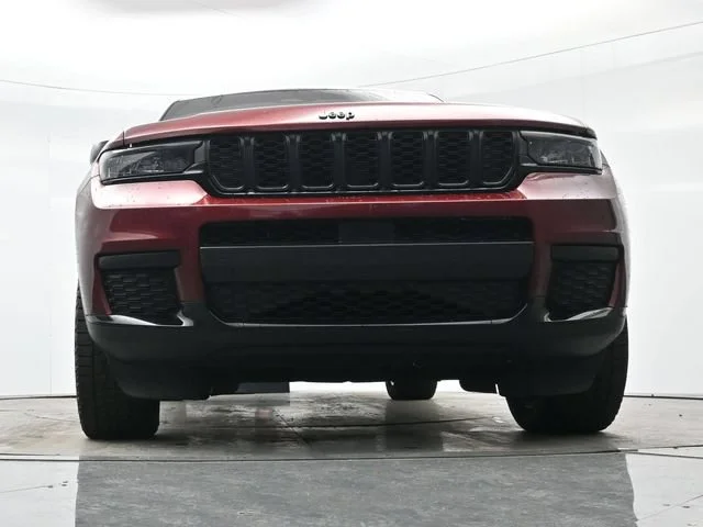 Used 2021 Velvet Red Pearlc Jeep Altitude image 25