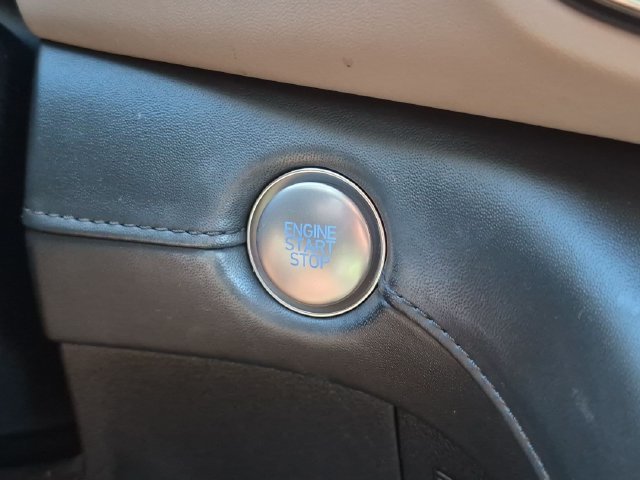 Used 2023 White Hyundai SEL image 17