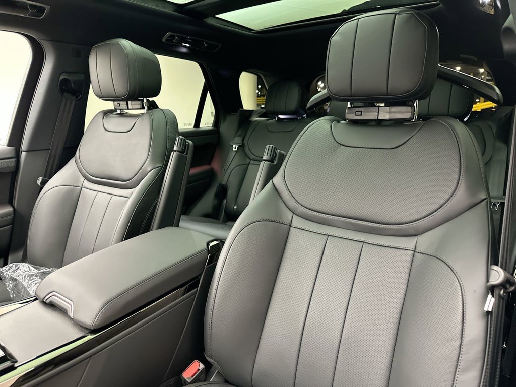 New 2027 Santorini Black Land Rover SE image 10