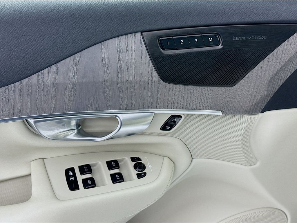 Used 2024 White Volvo T8 Plus Bright Theme 7 Passenger image 18
