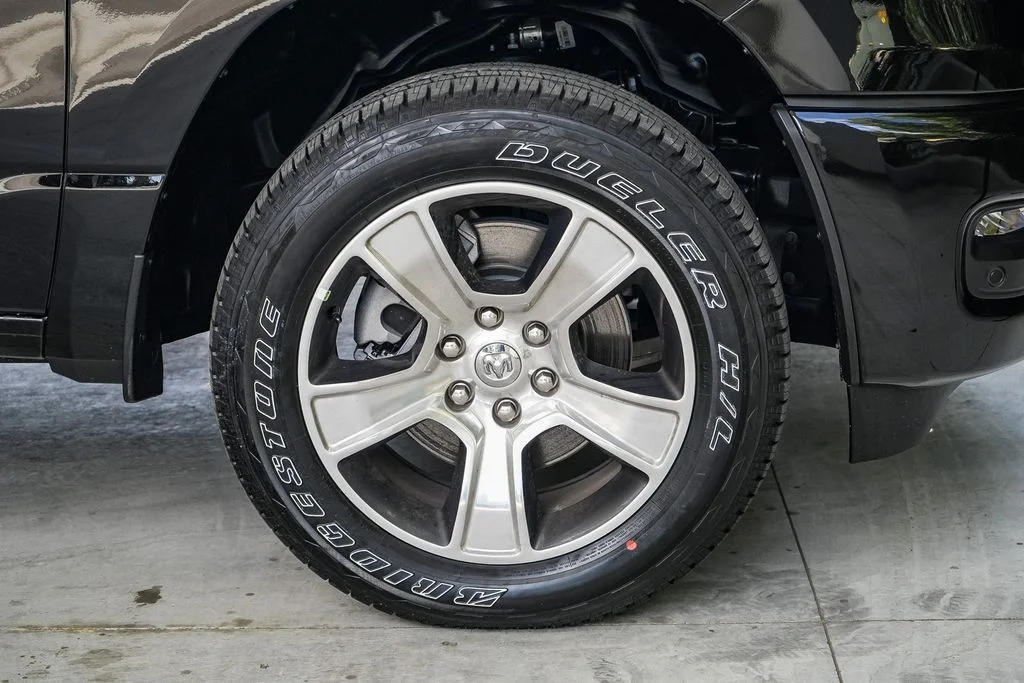 New 2026 Diamond Black Crystal Pearlcoat RAM Express image 12