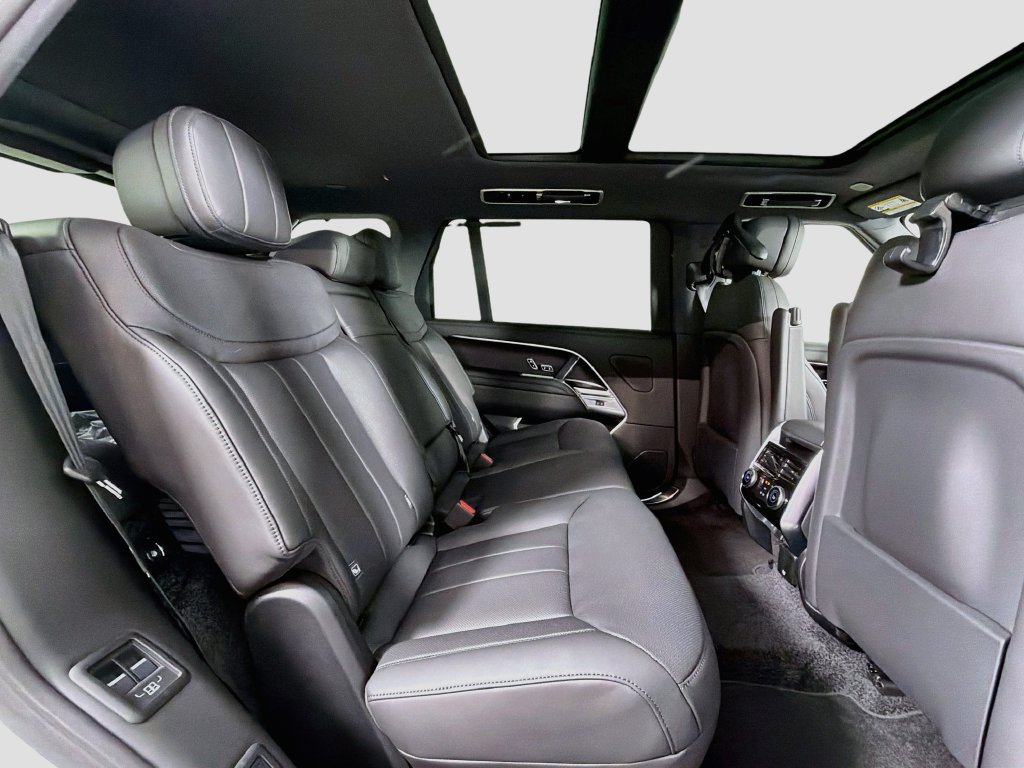 New 2027 Fuji White Land Rover SE image 29