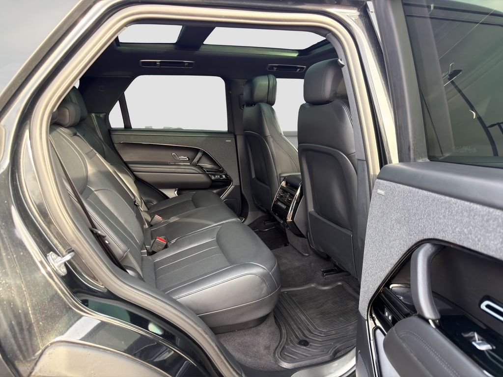 Used 2023 Black Land Rover SE Dynamic image 19