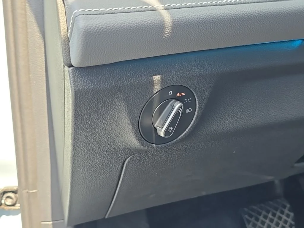 2025 Volkswagen Jetta SEL - Photo 9