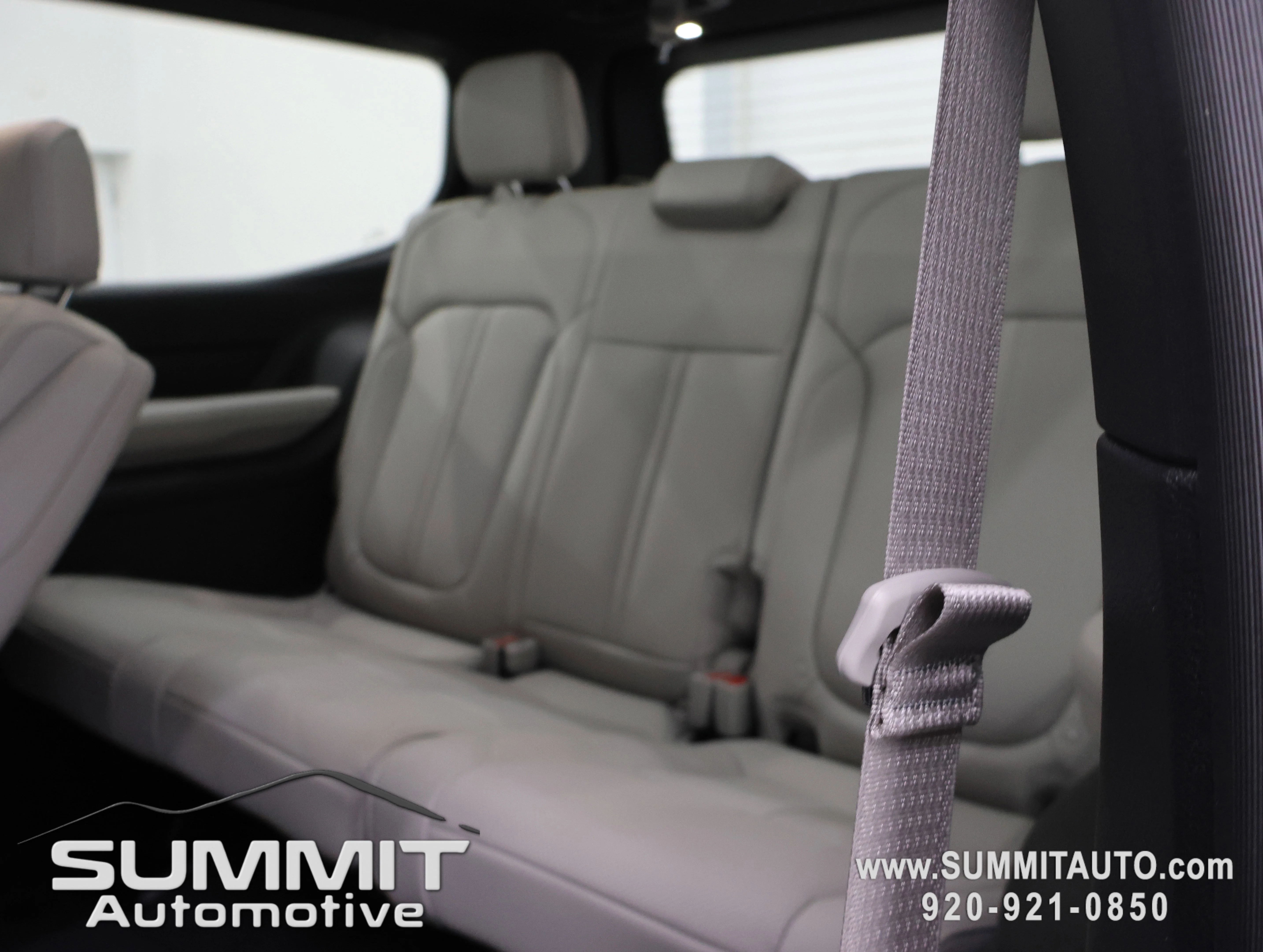 New 2026 Fathom Blue Pearl-Coat Exterior Paint (Late Availability) Jeep Limited Reserve image 9