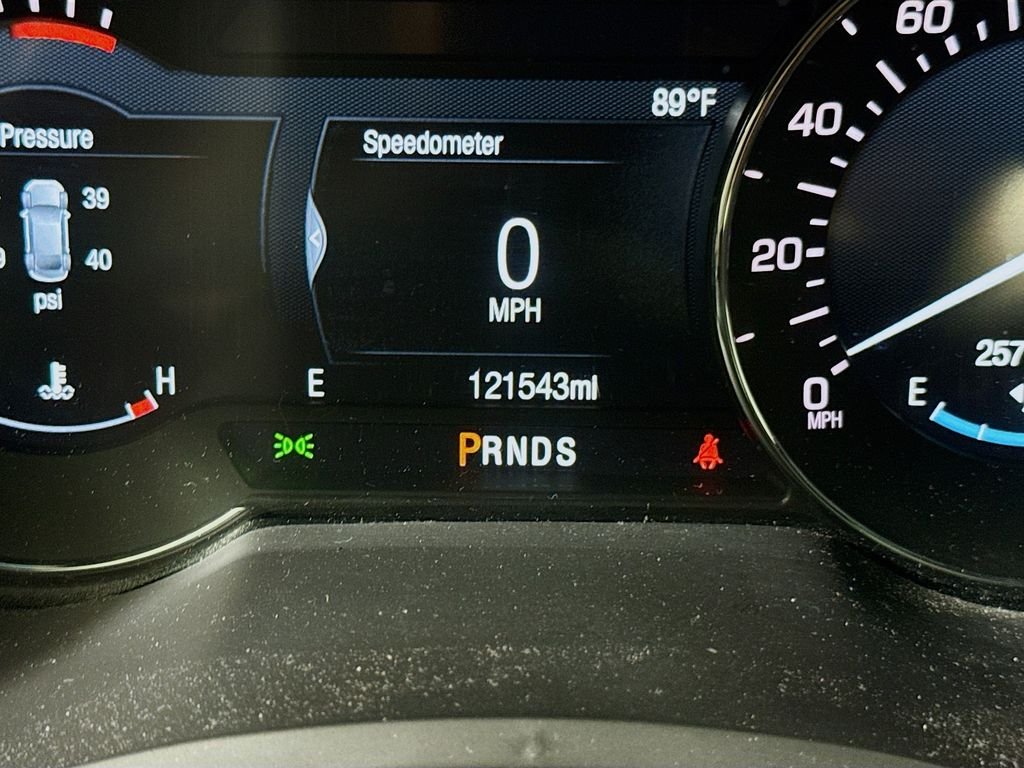 Used 2017 White Lincoln Reserve image 12