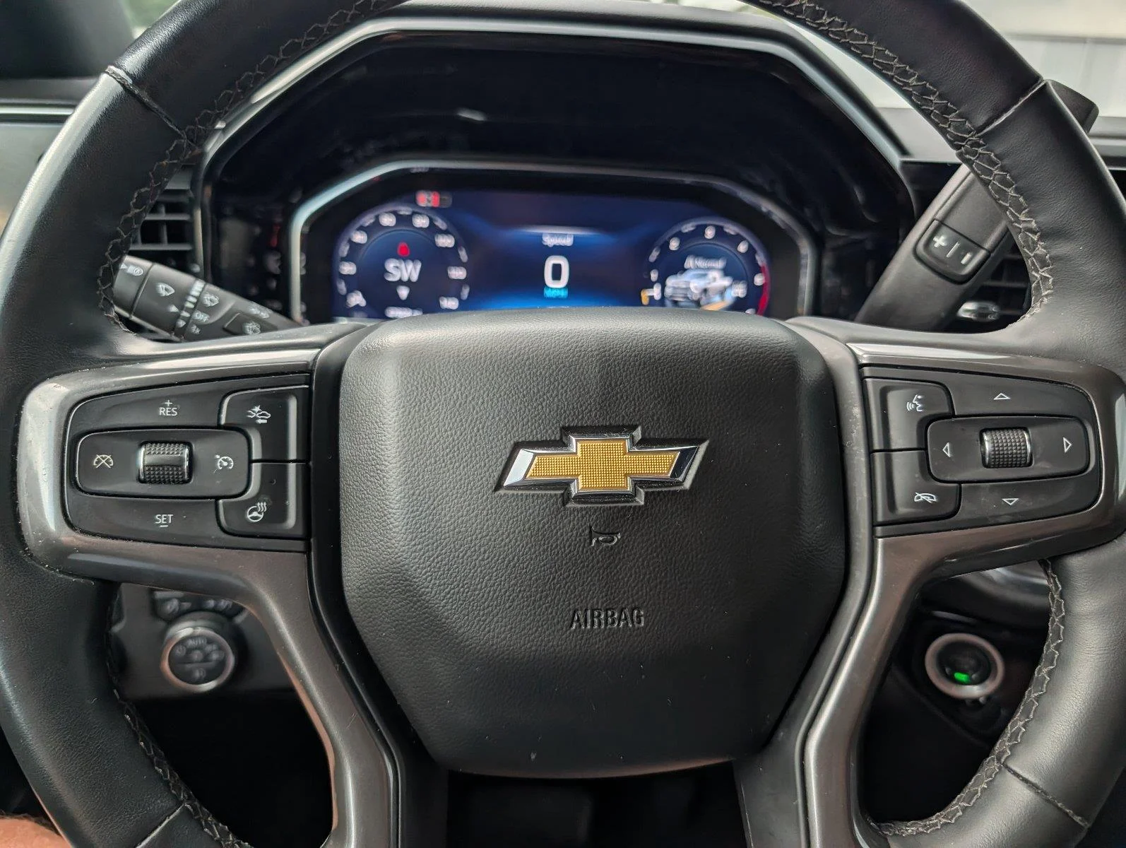 Used 2024 Iridescent Pearl Tricoat Chevrolet High Country image 25