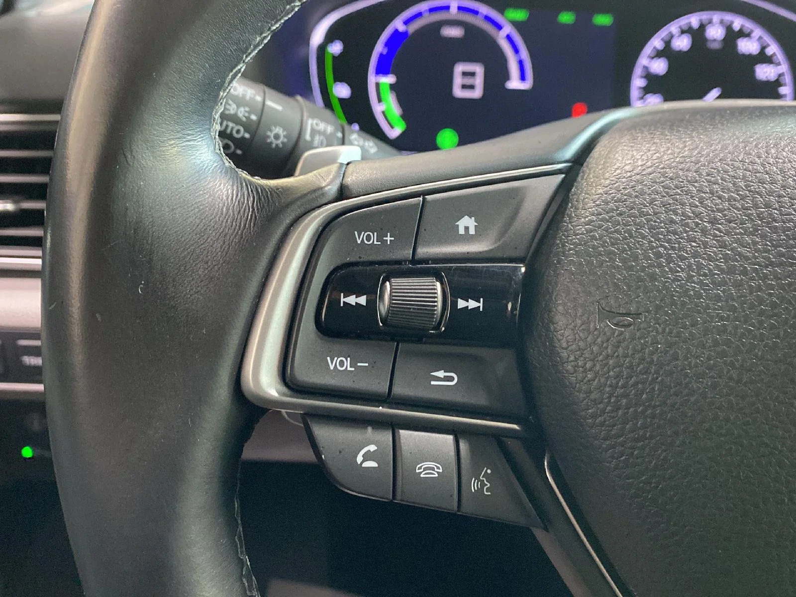 Used 2018 Modern Steel Metallic Honda Touring image 31