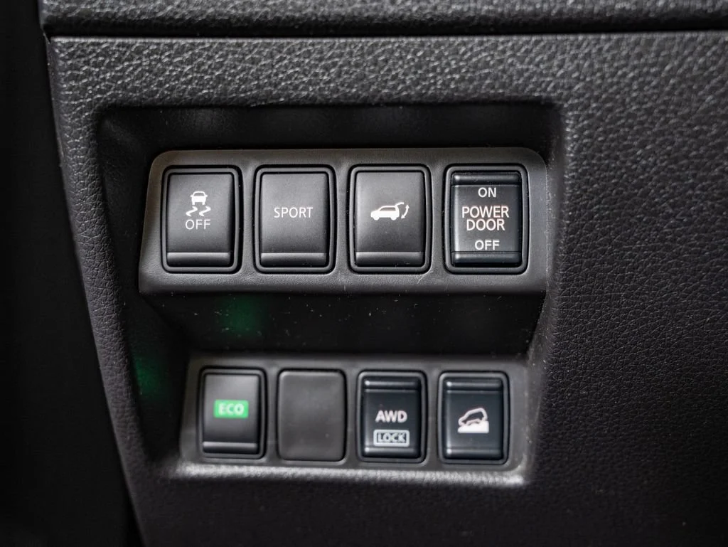 Used 2015 Arctic Blue Metallic Nissan SL image 27