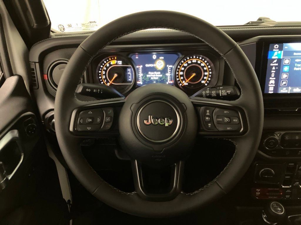 New 2026 Bright White Clear-Coat Exterior Paint Jeep Rubicon X image 3