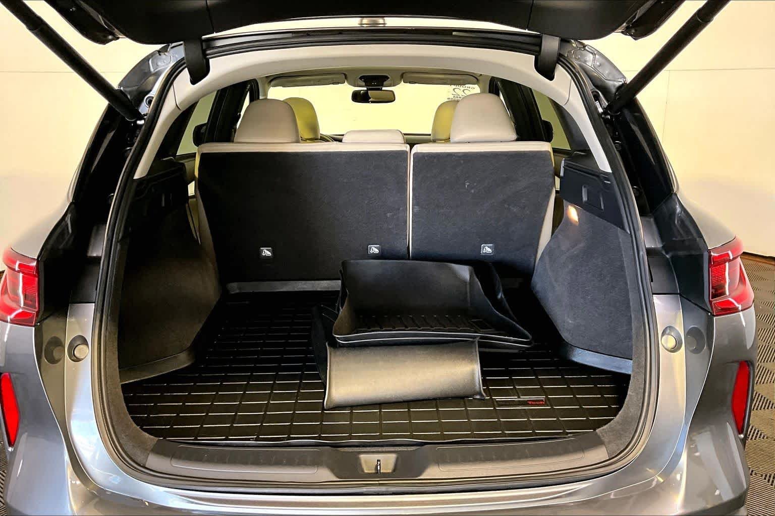 Used 2022 Graphite Shadow INFINITI ESSENTIAL image 36